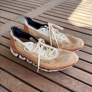 On Running Women's Cloudboom running shoes